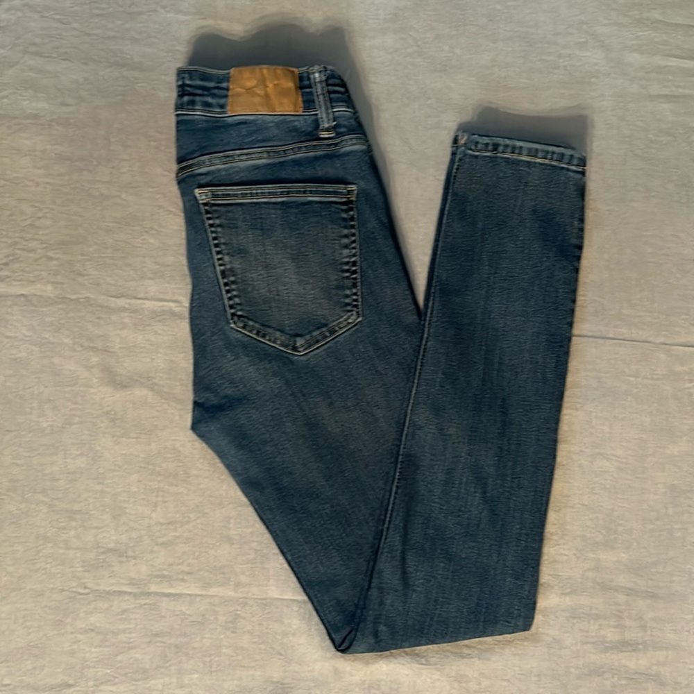 Zara Stretch Skinny Jeans with Silver Button and Studs. 5 pockets